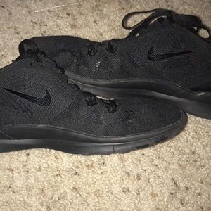 Worn 2 times black nike tennis shoes